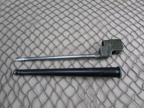 No 4 Mk 2 British spike bayonet with scabbard - Image 2