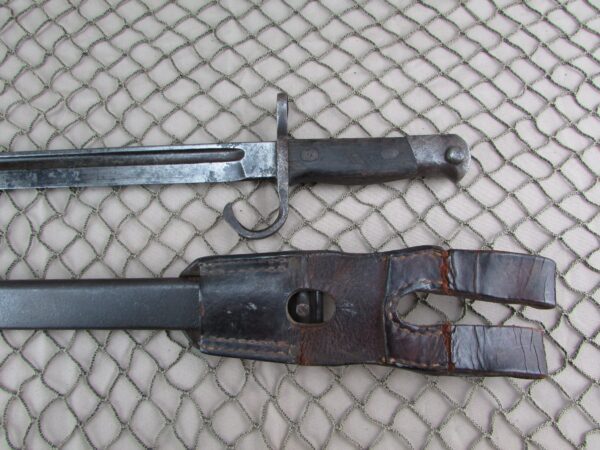 Japanese Type 30 Bayonet Nagoya Manf w/ damaged Frog - Image 6